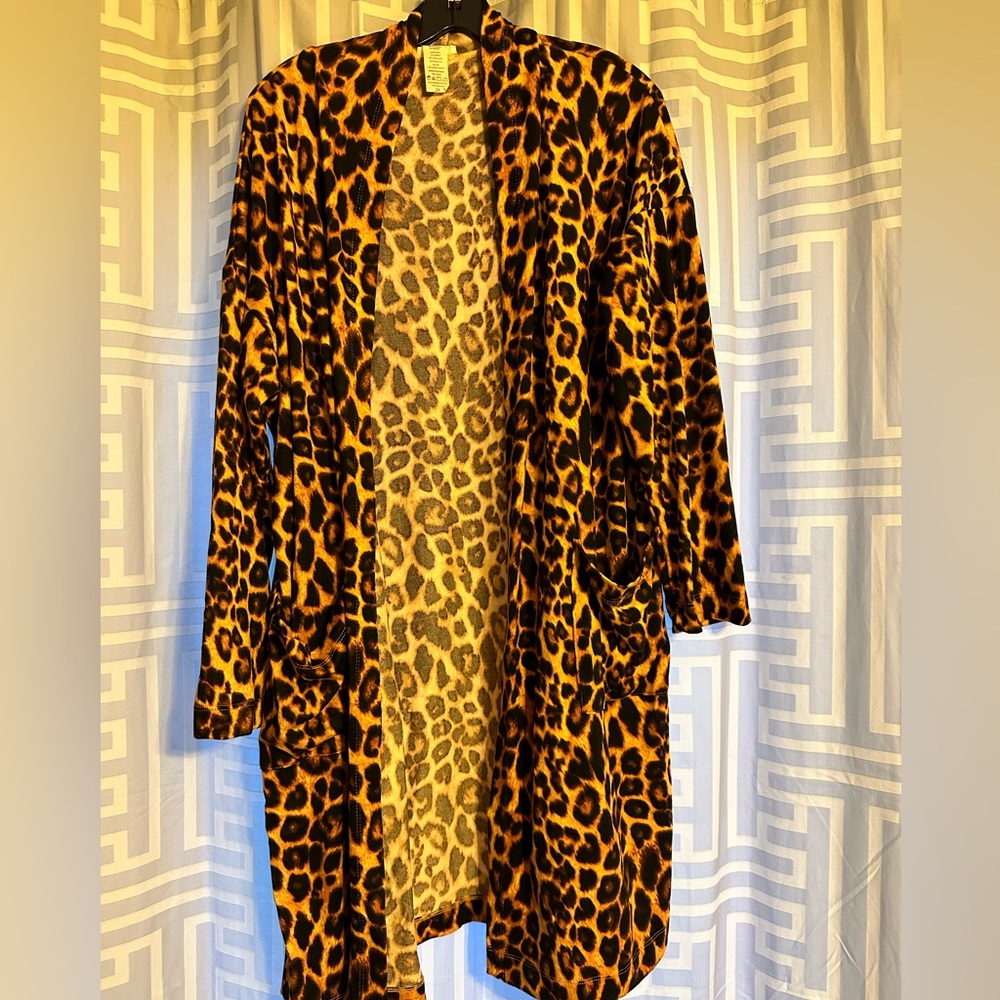 Leopard print women’s cardigan with pockets NWOT